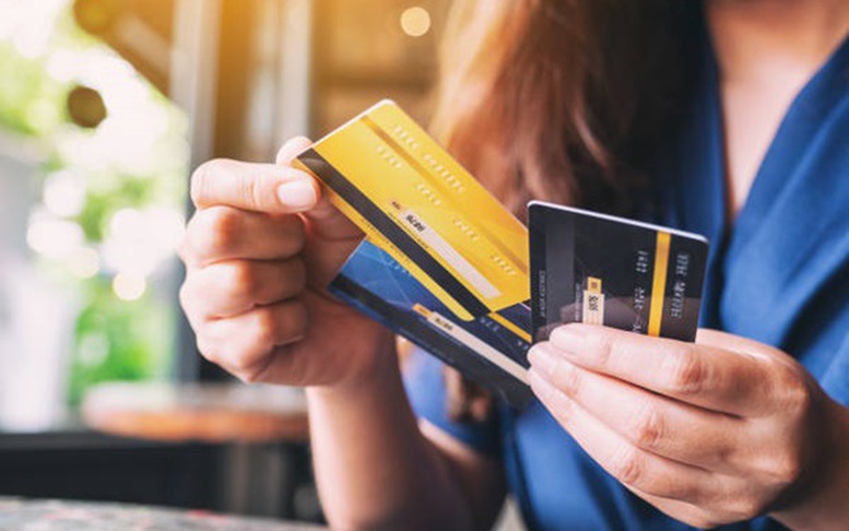 Mức phí và lãi thẻ tín dụng được quy định thế nào?