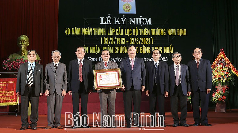 Câu lạc bộ Thiên Trường đón nhận phần thưởng cao quý - Ảnh 2.