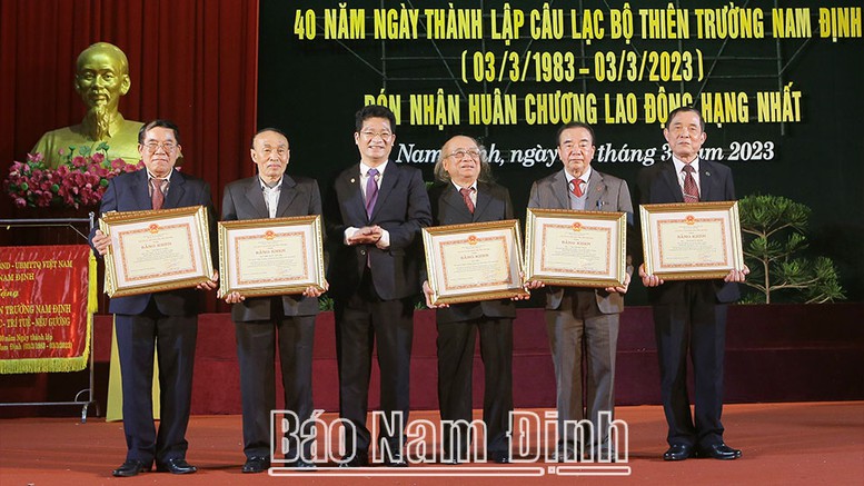 Câu lạc bộ Thiên Trường đón nhận phần thưởng cao quý - Ảnh 3.