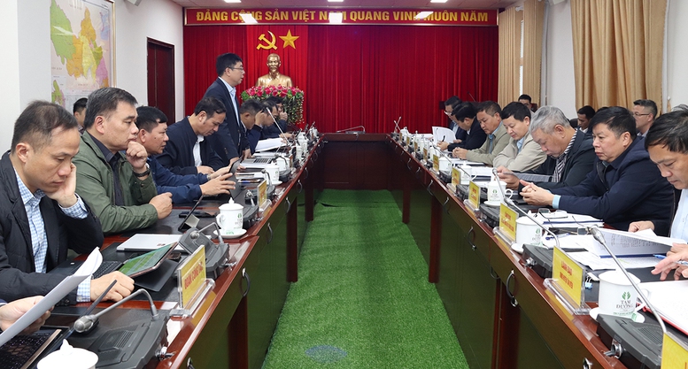 Đốc thúc gỡ vướng mặt bằng dự án truyền tải điện trên địa bàn tỉnh Lai Châu - Ảnh 1.