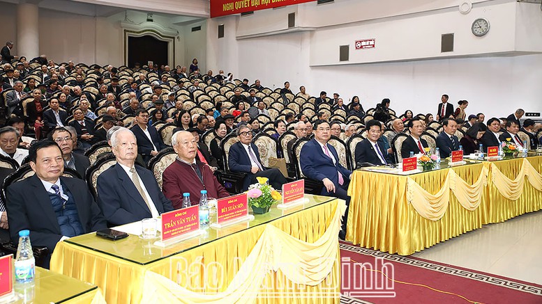 Câu lạc bộ Thiên Trường đón nhận phần thưởng cao quý - Ảnh 1.