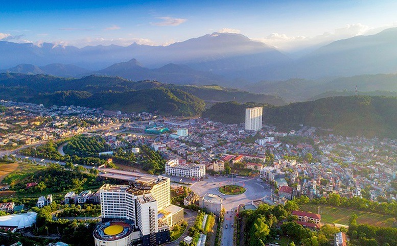Lào Cai phát triển du lịch, kinh tế cửa khẩu trở thành ngành kinh tế mũi nhọn - Ảnh 1.