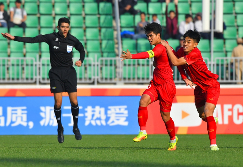 HLV Hoàng Anh Tuấn: Nhiều cầu thủ U20 Việt Nam cho thấy tiềm năng lớn, lứa trẻ này sẽ đóng góp rất nhiều cho đội tuyển quốc gia - Ảnh 1.