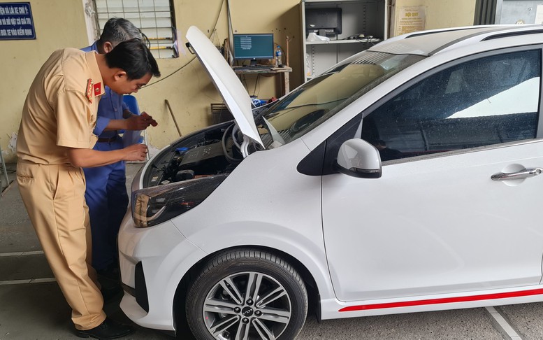 CSGT hỗ trợ công tác kiểm định tại Hà Nội và TPHCM