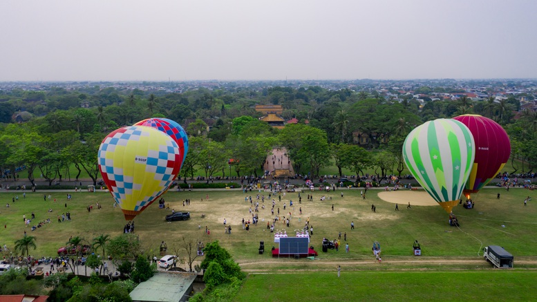 Khám phá sắc màu văn hóa Huế qua khinh khí cầu - Ảnh 1.