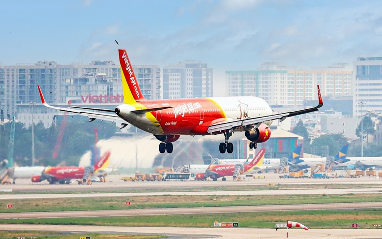 Máy bay Vietjet mang biểu tượng du lịch TPHCM hạ cánh Tân Sơn Nhất