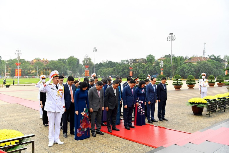 Lãnh đạo Đảng, Nhà nước vào Lăng viếng Chủ tịch Hồ Chí Minh, tưởng niệm các Anh hùng liệt sĩ - Ảnh 5.