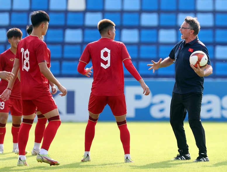 Bóng đá SEA Games: Đội hình trẻ tuổi nhất Việt Nam ra quân - Ảnh 1.