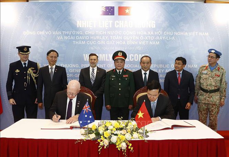 Chủ tịch nước Võ Văn Thưởng và Toàn quyền Australia thăm Cục Gìn giữ hòa bình Việt Nam - Ảnh 2.