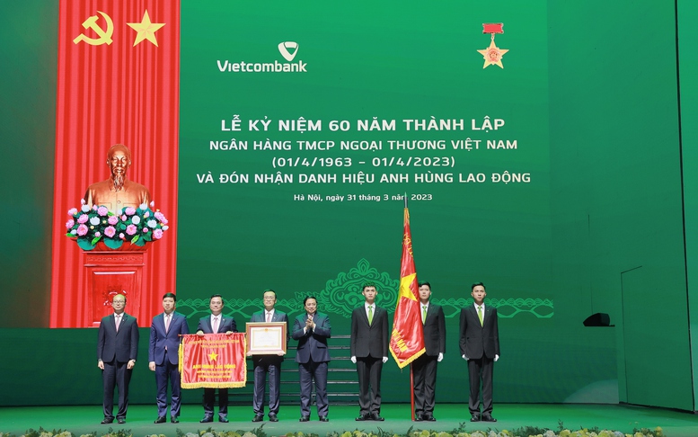 Vietcombank phát huy vai trò tiên phong, chủ lực xứng danh đơn vị Anh hùng