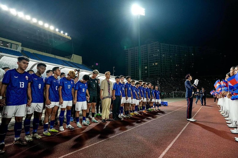 HLV Keisuke Honda chia tay bóng đá Campuchia - Ảnh 1.