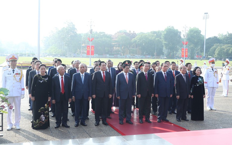 Lãnh đạo Đảng và Nhà nước vào Lăng viếng Chủ tịch Hồ Chí Minh