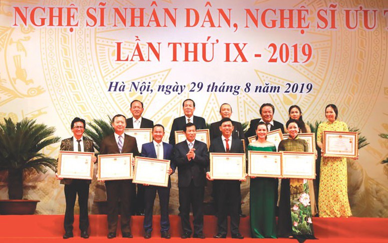 Hội đồng xét tặng danh hiệu “Nghệ sĩ nhân dân”, “Nghệ sĩ ưu tú” được thành lập ở 3 cấp