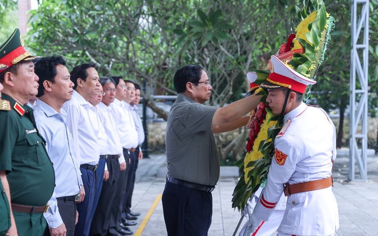 Chùm ảnh: Thủ tướng Phạm Minh Chính viếng Nghĩa trang Liệt sĩ quốc gia Vị Xuyên, tỉnh Hà Giang