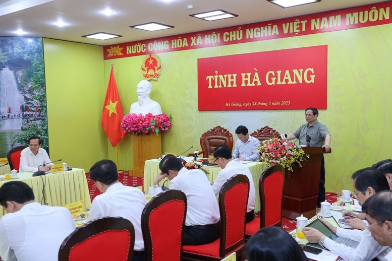 Với núi sông hùng vĩ, Hà Giang phải tạo không gian phát triển mới, khí thế phát triển mới - Ảnh 7.