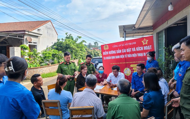 Công an Bắc Giang ra quân thực hiện cao điểm kích hoạt, sử dụng tài khoản định danh điện tử