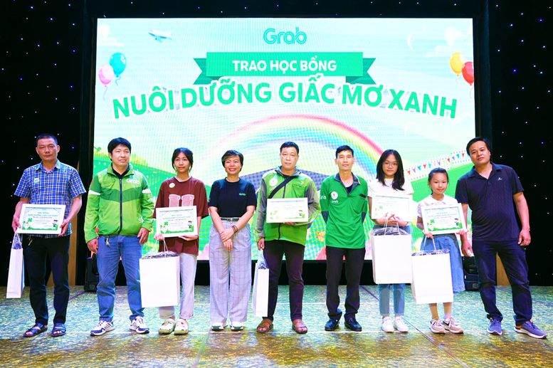 Ngày hội &quot;Cùng Grab ươm xanh&quot; dành cho con em các đối tác tài xế - Ảnh 2.