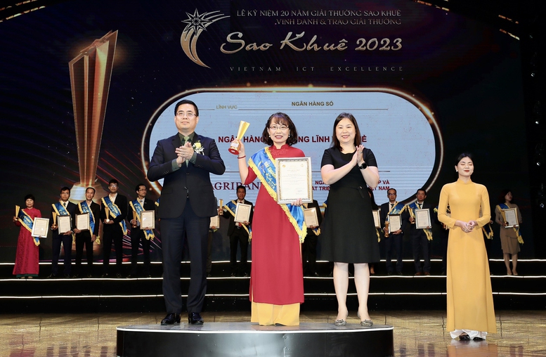 Agribank giành “cú đúp” tại giải thưởng Sao Khuê 2023 - Ảnh 2.