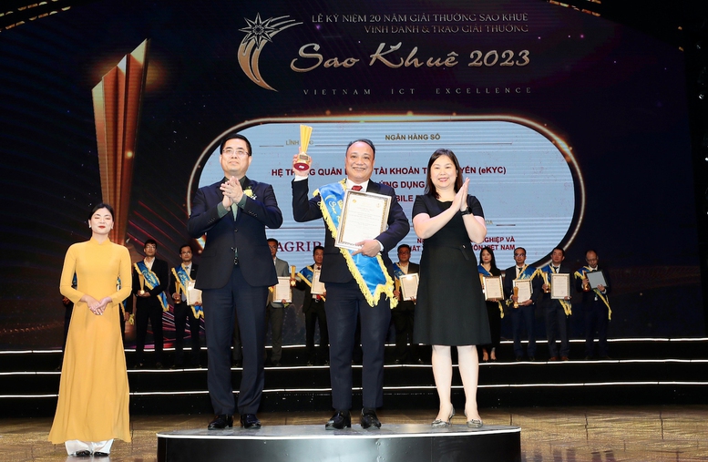 Agribank giành “cú đúp” tại giải thưởng Sao Khuê 2023 - Ảnh 1.