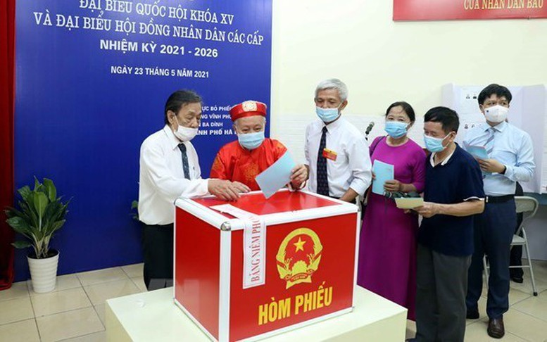 Phải xuất trình thẻ cử tri khi bỏ phiếu bãi nhiệm đại biểu HĐND