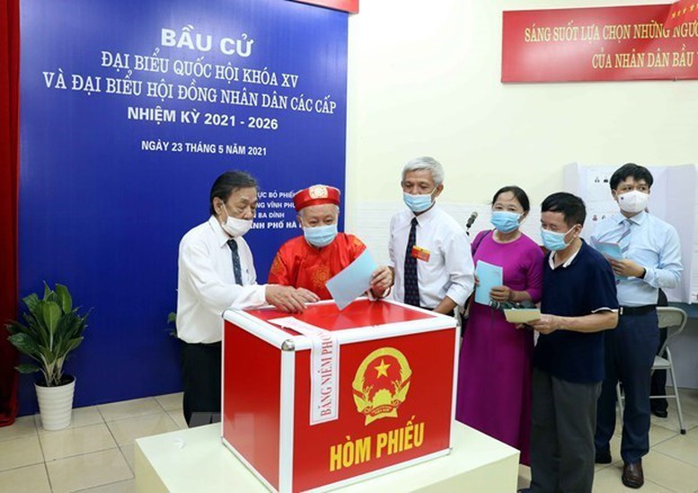 Phải xuất trình thẻ cử tri khi bỏ phiếu bãi nhiệm đại biểu HĐND - Ảnh 1.