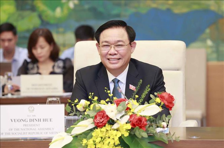 Chủ tịch Quốc hội tiếp Chủ tịch Liên minh Nghị sĩ hữu nghị Nhật Bản - Việt Nam - Ảnh 3.