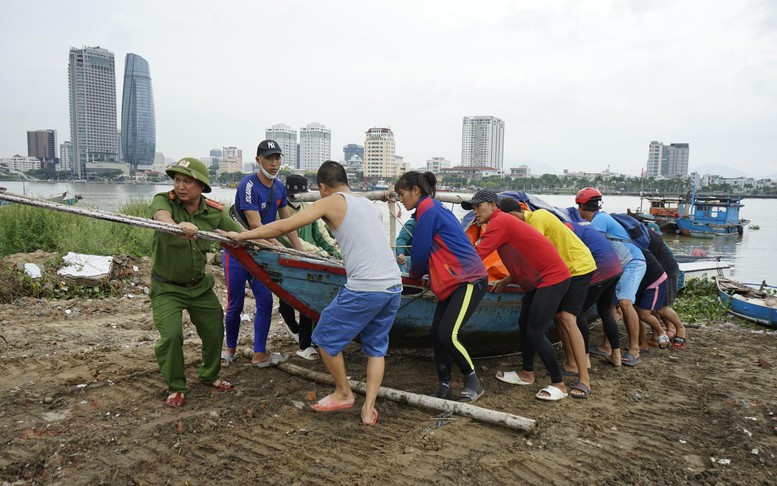 Theo dõi chặt áp thấp nhiệt đới, sẵn sàng lực lượng cứu hộ cứu nạn