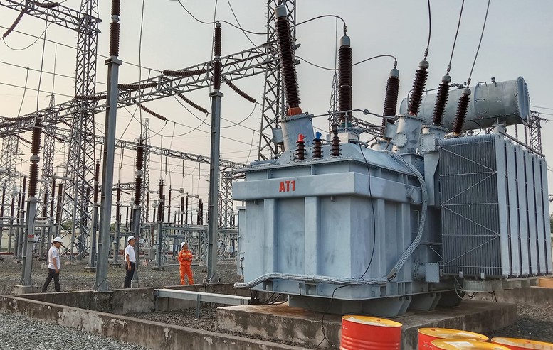 Hoàn thành thay thế máy biến áp AT1 trạm biến áp 220kV Tuy Hòa - Ảnh 1.