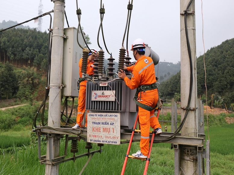 EVNNPC khuyến cáo sử dụng điện tiết kiệm để tránh nguy cơ sự cố trong cao điểm nắng nóng - Ảnh 1.