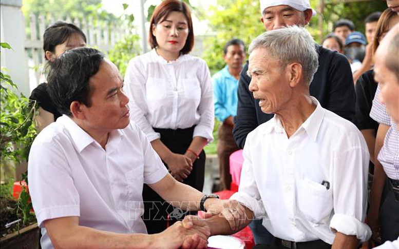 Vụ nổ súng ở Đắk Lắk: Phó Thủ tướng Trần Lưu Quang thăm, viếng, động viên gia đình các nạn nhân