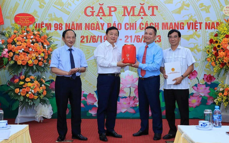 Phó Thủ tướng Trần Hồng Hà dự buổi gặp mặt kỷ niệm 98 năm Ngày Báo chí Cách mạng Việt Nam tại Cổng TTĐT Chính phủ