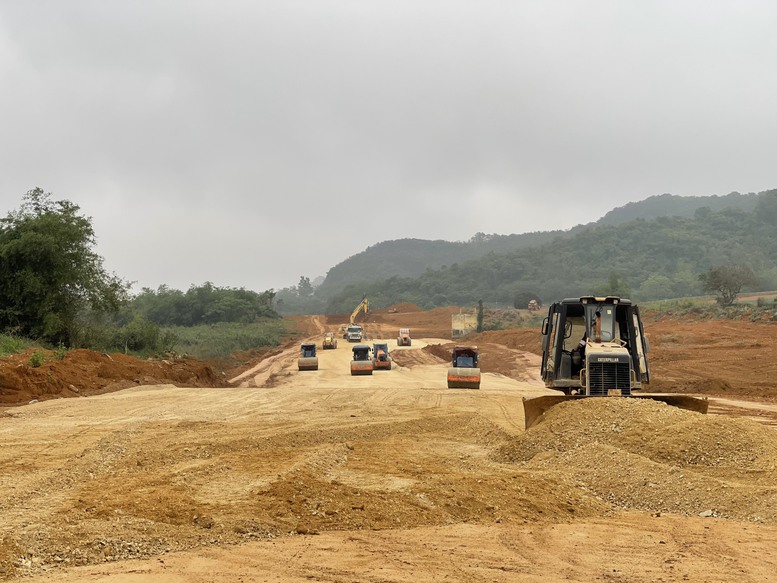 Gỡ khó vật liệu xây dựng thông thường cho Dự án đường bộ cao tốc Bắc - Nam phía Đông - Ảnh 1.