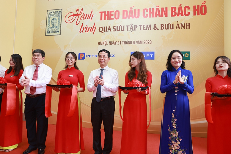 Triển lãm “Hành trình theo dấu chân Bác Hồ qua sưu tập tem và bưu ảnh” - Ảnh 1.