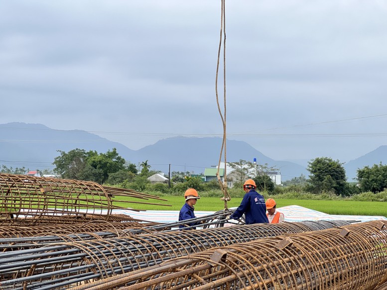 Quảng Ngãi bàn giao mặt bằng 23/23 khu tái định cư dự án cao tốc Bắc Nam - Ảnh 2.