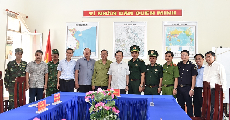 Phó Thủ tướng Trần Lưu Quang thăm cán bộ, chiến sĩ biên phòng An Giang - Ảnh 2.