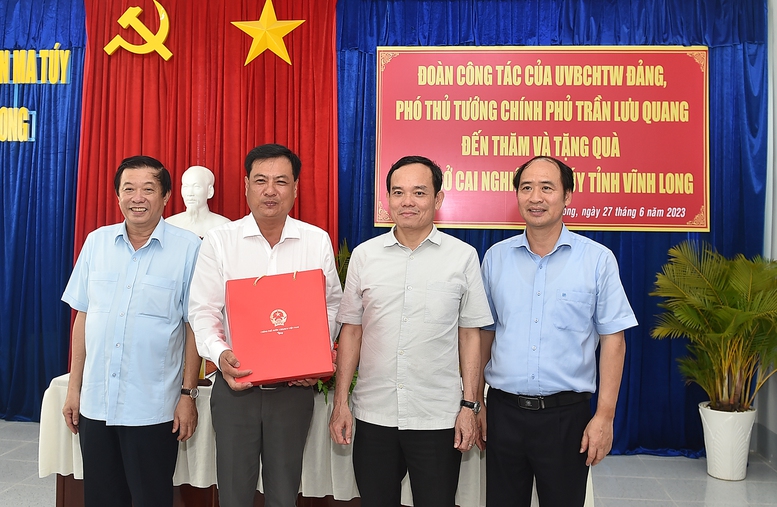 Phó Thủ tướng Trần Lưu Quang khảo sát tình hình điều trị cai nghiện ma túy tại Vĩnh Long - Ảnh 5.