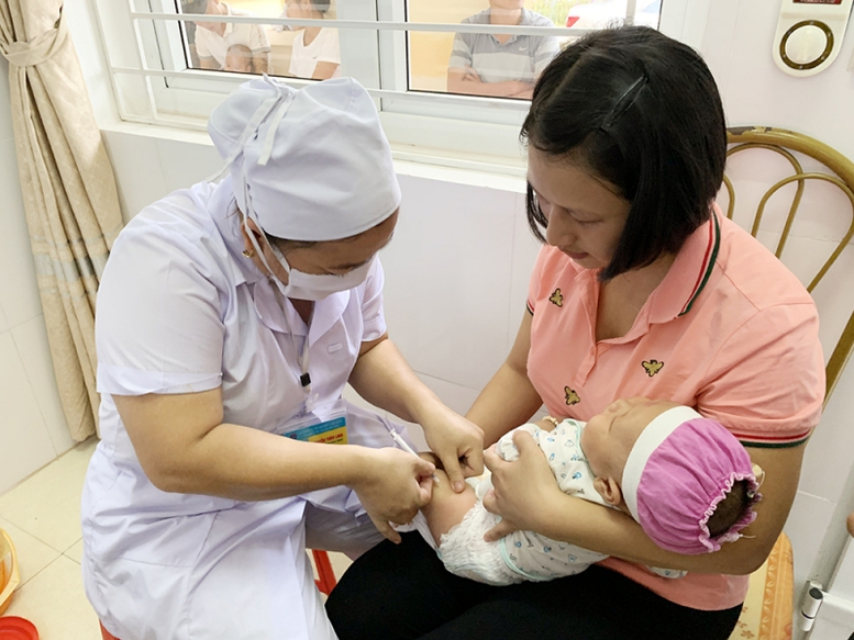 Năm 2023, tiếp tục bố trí ngân sách cho Bộ Y tế để mua vaccine tiêm chủng mở rộng - Ảnh 1.