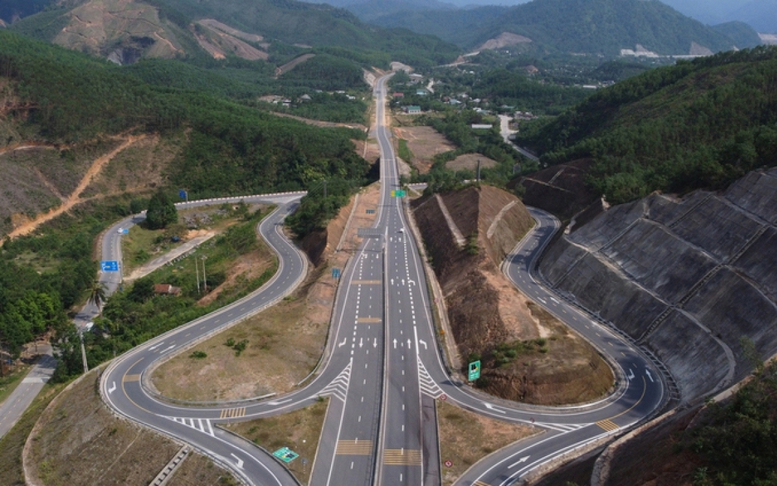 Thủ tướng yêu cầu tháo gỡ khó khăn trong triển khai các dự án đường bộ cao tốc