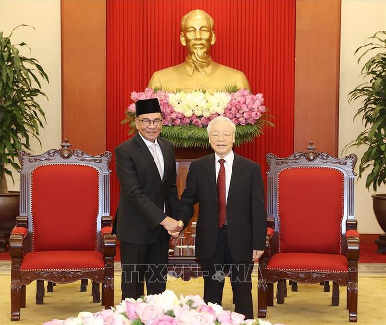 Tổng Bí thư Nguyễn Phú Trọng tiếp Thủ tướng Liên bang Malaysia - Ảnh 1.