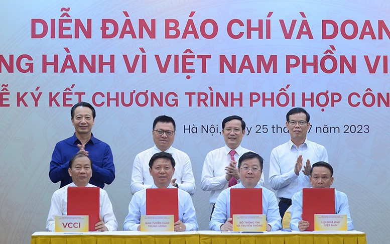 Báo chí - doanh nghiệp đồng hành 'nâng' văn hóa kinh doanh và truyền thông