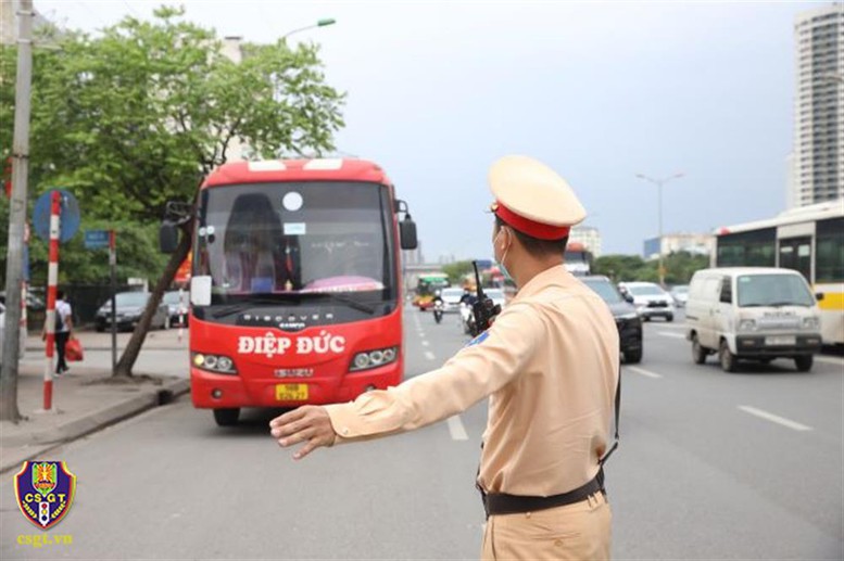 Toàn quốc tổng kiểm soát xe ô tô kinh doanh vận tải - Ảnh 1.