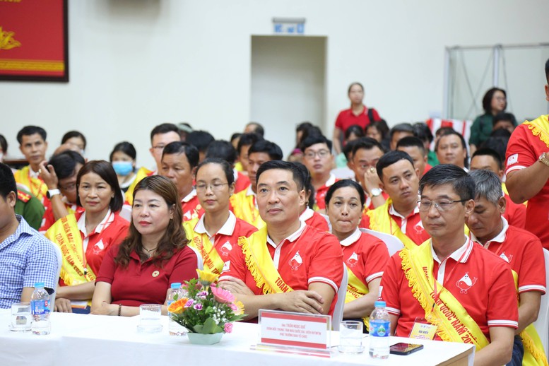 'Thường xuyên hiến máu, hiến huyết tương, chia sẻ yêu thương, trao sự sống' - Ảnh 2.