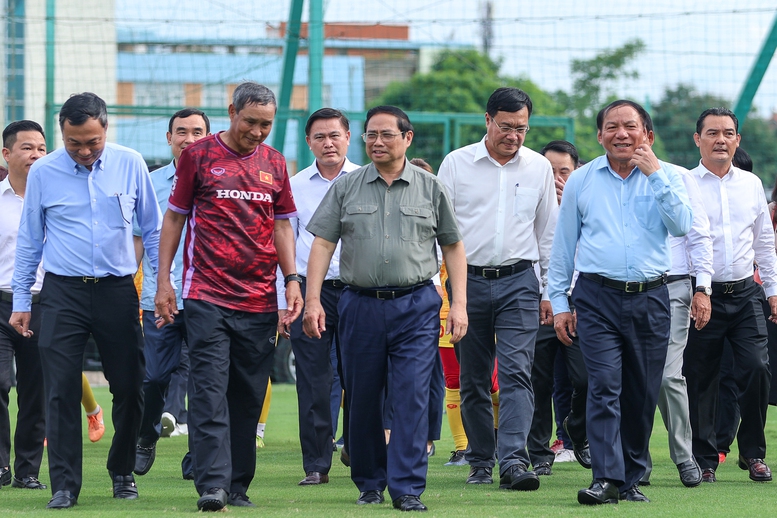 Thủ tướng chúc các nữ cầu thủ dự World Cup 'thi đấu hết mình, chinh phục đỉnh cao' - Ảnh 4.