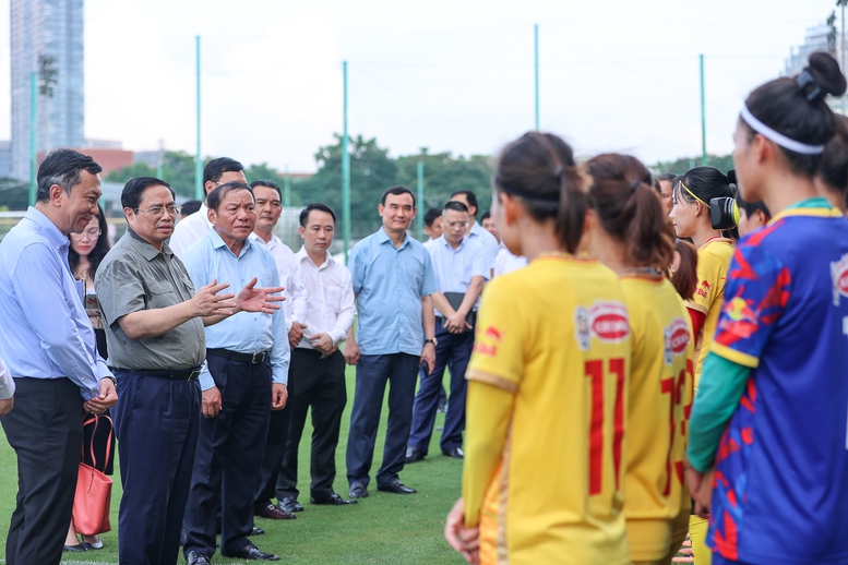 Thủ tướng chúc các nữ cầu thủ dự World Cup 'thi đấu hết mình, chinh phục đỉnh cao' - Ảnh 6.