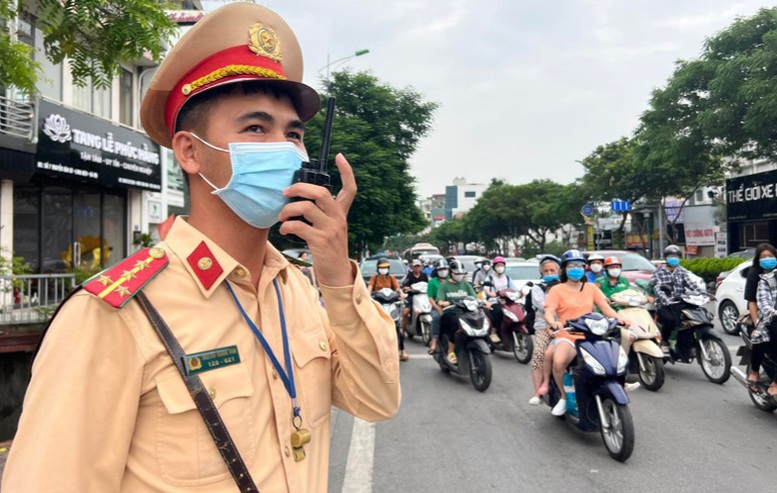 Phản ánh vi phạm giao thông trực tiếp qua Zalo đường dây nóng Công an Hà Nội - Ảnh 1.