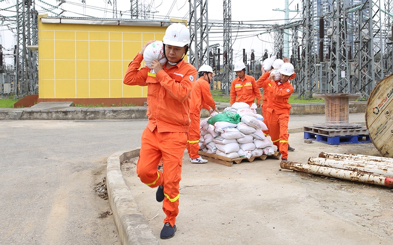 Bảo đảm an toàn truyền tải điện trước diễn biến bất thường của mưa lũ, sạt lở đất