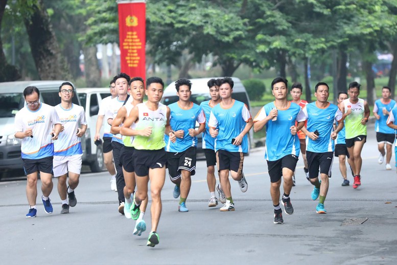 Thể hiện tình yêu Tổ quốc bằng những bước chân tình nguyện vì cộng đồng - Ảnh 1.