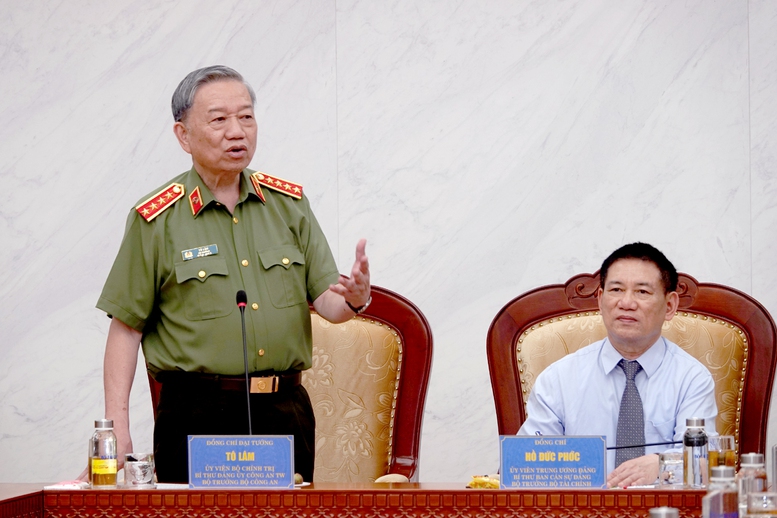 Ngành tài chính, công an tăng cường phối hợp chống buôn lậu, gian lận - Ảnh 1.