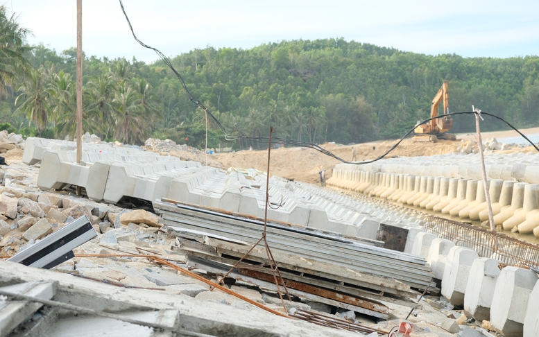 Quảng Ngãi đẩy nhanh tiến độ công trình kè chống sạt lở bờ sông, bờ biển