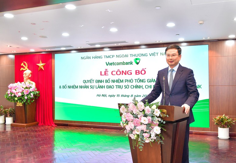 Vietcombank bổ nhiệm 2 Phó Tổng Giám đốc và các nhân sự quan trọng - Ảnh 2.